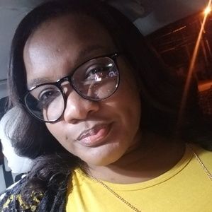 Meet your Posher, Deedee